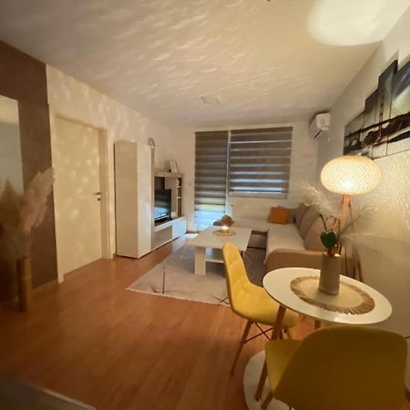 Apartman Royal 1 Добой Экстерьер фото
